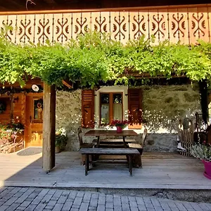 Maison d'hôtes La Montagnarde Des Sapins Blancs, Vacheresse